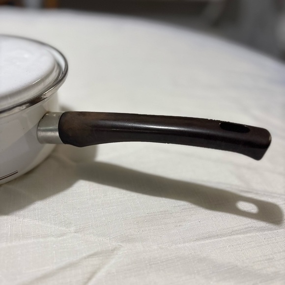 Vintage set of 4 White Floral Saucepans, Pans and Pots with Brown Handle - Picture 2 of 16